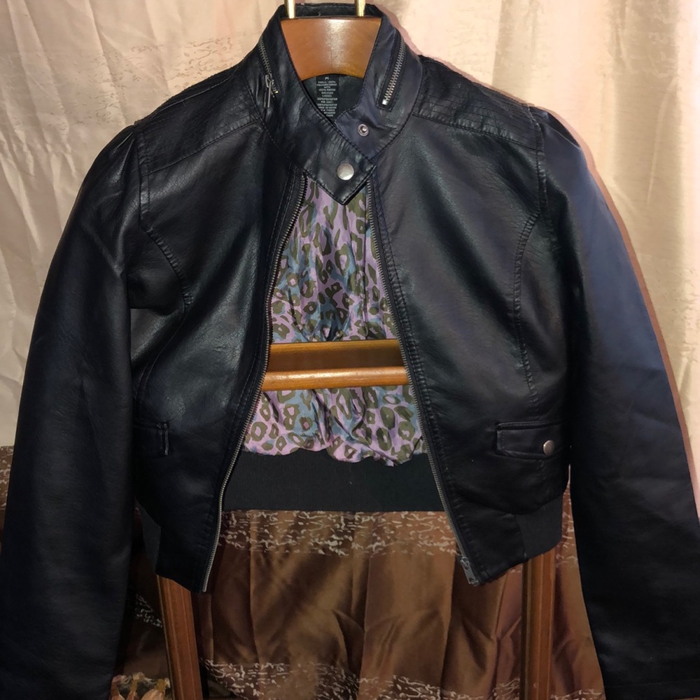 Women’s cropped faux leather jacket